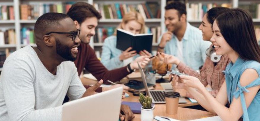 Esensi Sosial Media Marketing dalam Dominasi Pasar Digital