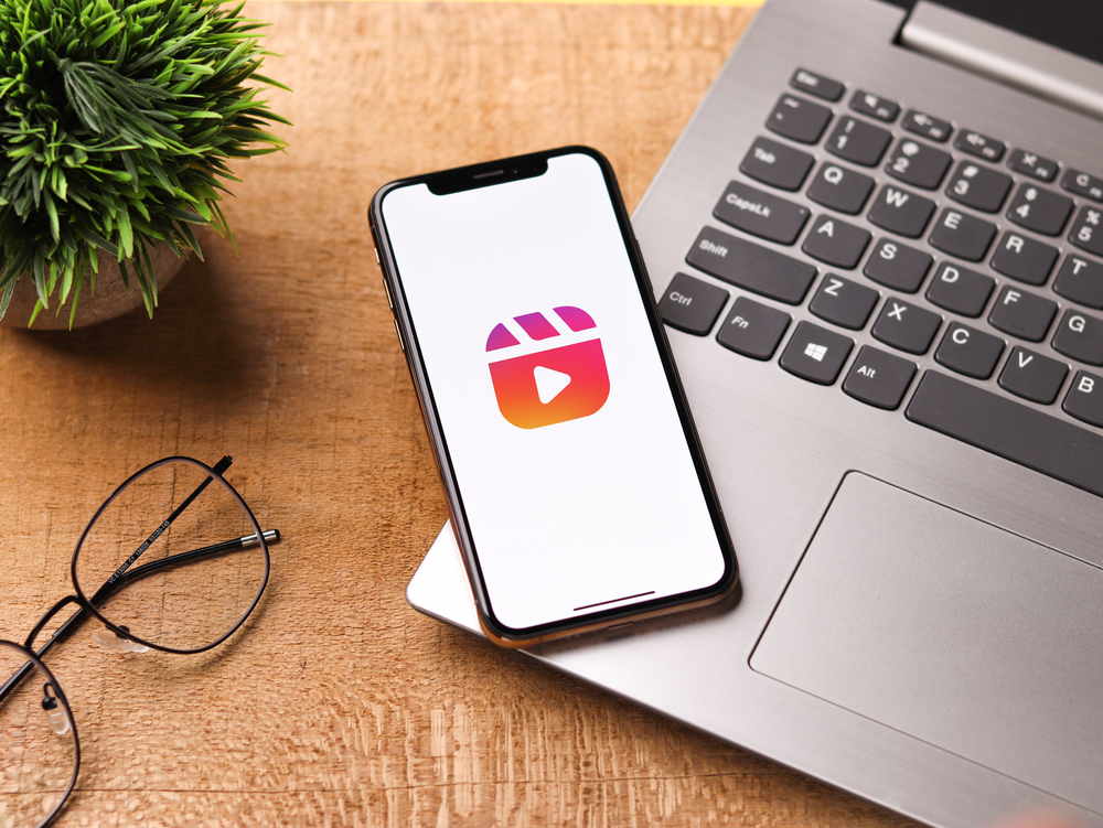 Perbandingan Jasa Share Reels Gratis vs Berbayar: Mana Lebih Efektif?