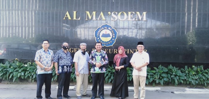 Kegiatan Sosial dan Pengabdian Masyarakat oleh Siswa SMA Boarding School Al Masoem Bandung