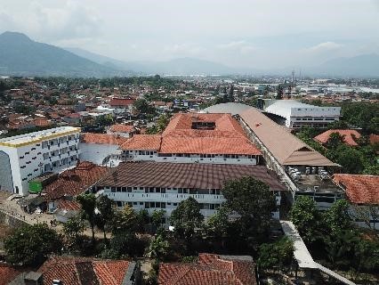 Kegiatan Rutin Keagamaan di SMA Boarding School Al Masoem Bandung