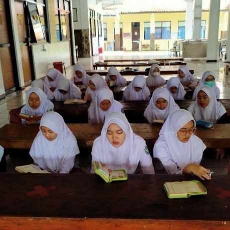 Manajemen Waktu dan Disiplin di SMA Boarding School Al Masoem Bandung