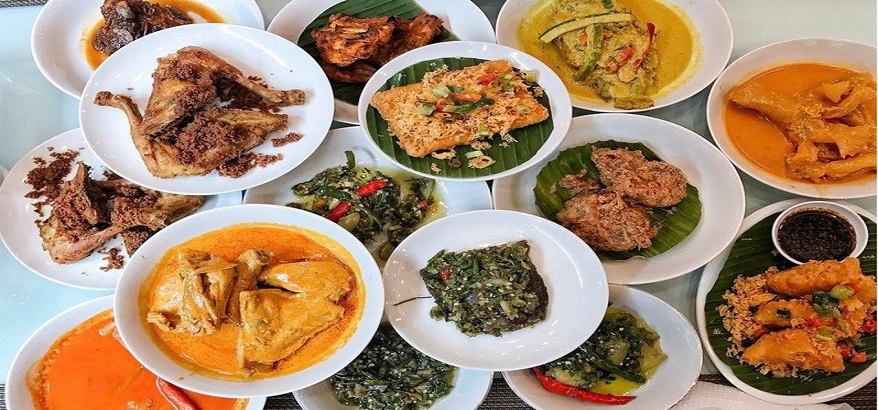 Unik! Restoran Padang Ini Sajikan Makanan Seperti Restoran Sushi Jepang