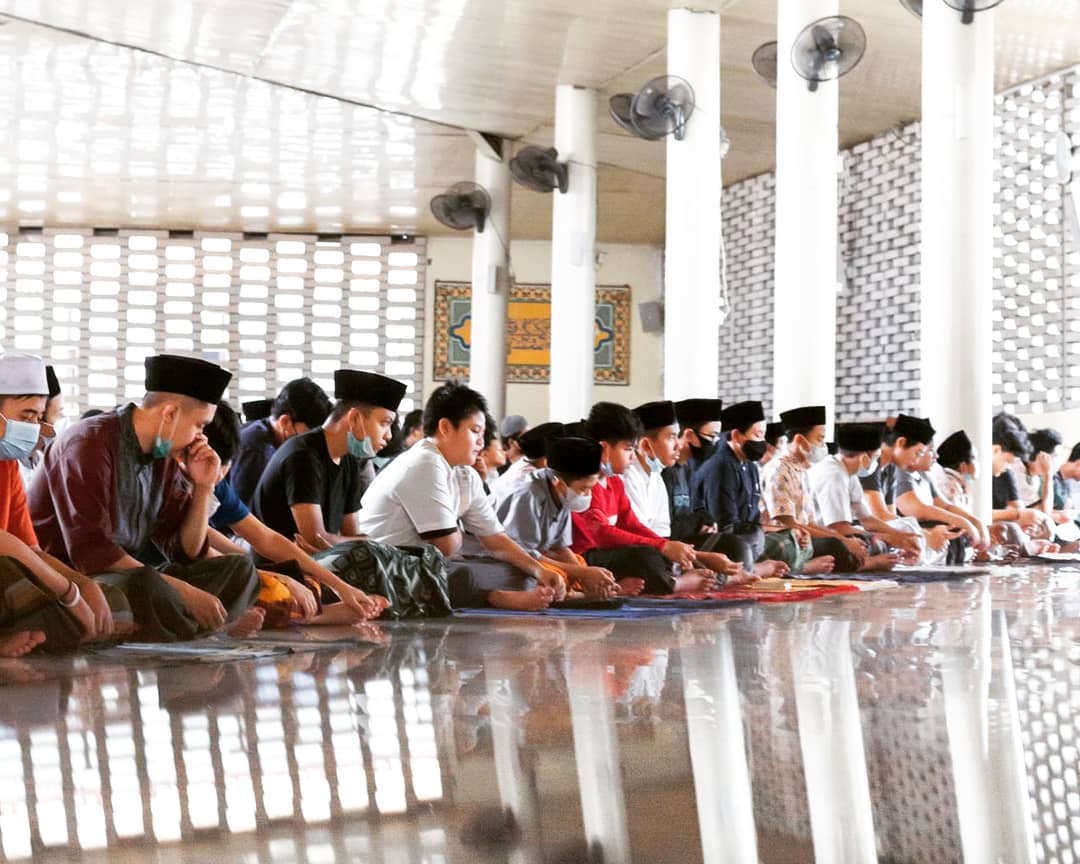 Meningkatkan Pemahaman Agama dan Moralitas Siswa Melalui Ekstrakurikuler Pendidikan Agama Islam di SMP Islam Al Masoem Bandung