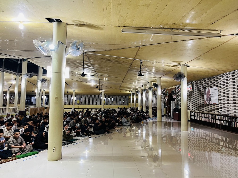 Bukan Melarang, Tapi Mengarahkan: Gaya Didik Pesantren Zaman Now