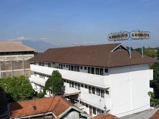 Peran Guru Agama dalam Membentuk Karakter Siswa di SMA Boarding School Al Masoem Bandung
