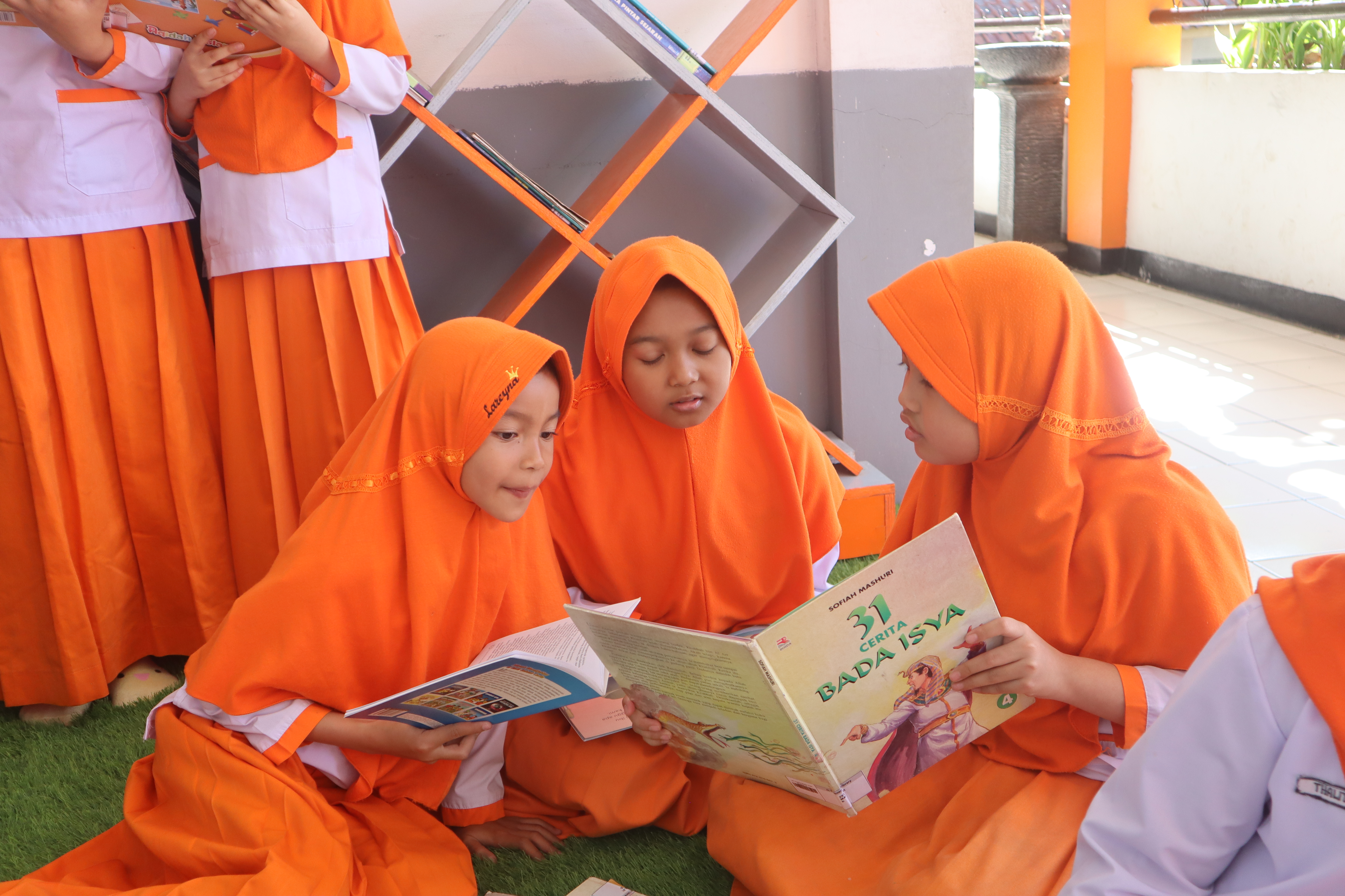 Memperkuat Keimanan dan Ketaqwaan Melalui Ekstrakurikuler Sholat Berjamaah dan Kajian Islam di SMP Islam Al Masoem Bandung