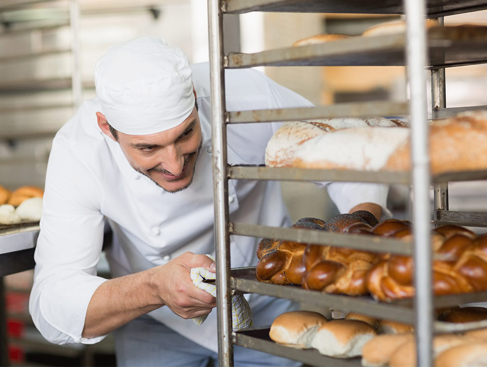 Meningkatkan Kualitas Sosmed Anda dengan Rajakomen.com: Solusi dari Sosmed Content Bakery