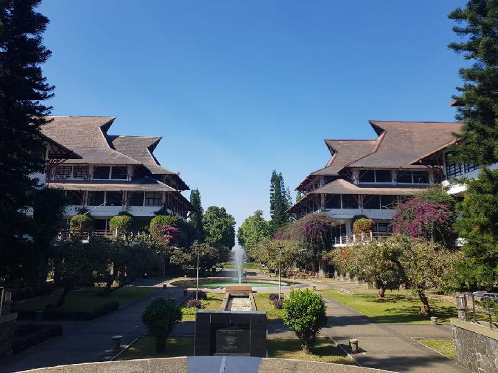 Tantangan Soal Fisika dalam Ujian Masuk ITB dan Cara Menghadapinya