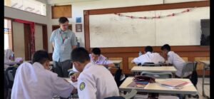 Dari Pencari Ilmu Jadi Penonton Layar: Bagaimana AI Mengancam Masa Depan Pemikir Kritis
