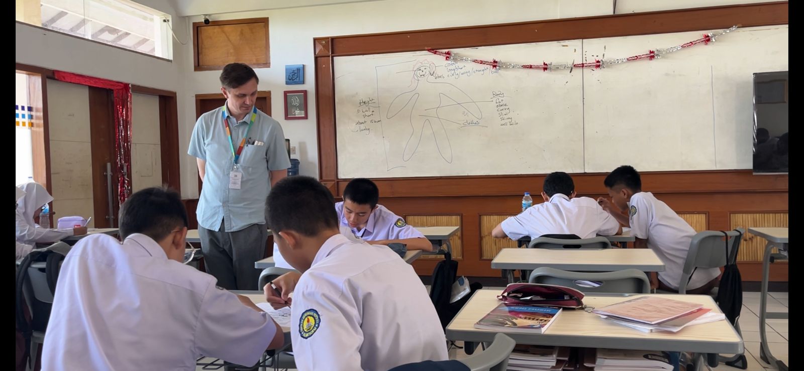 Dari Pencari Ilmu Jadi Penonton Layar: Bagaimana AI Mengancam Masa Depan Pemikir Kritis